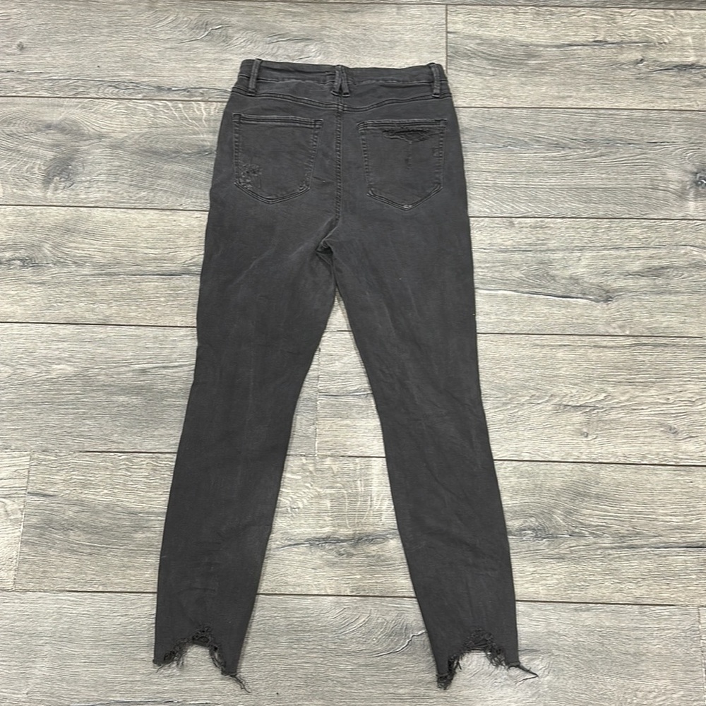 • GOOD AMERICAN • Women’s Good Legs Black Crop Jean Black153 Distressed 6/28 - Picture 5 of 5